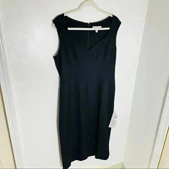 NWT Dress the Population Elle Dress Black Sheath Silhouette Queen Anne Neckline - Picture 6 of 6